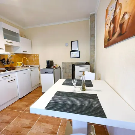 Apartment Apartmani Sabina *